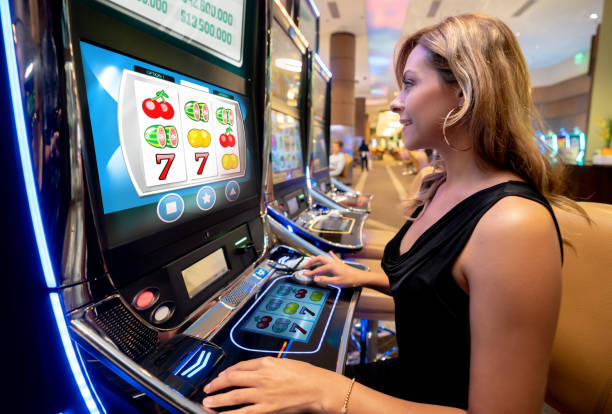 Close-up of roulette wheel and betting layout at mbak4d1 Hot Pot
